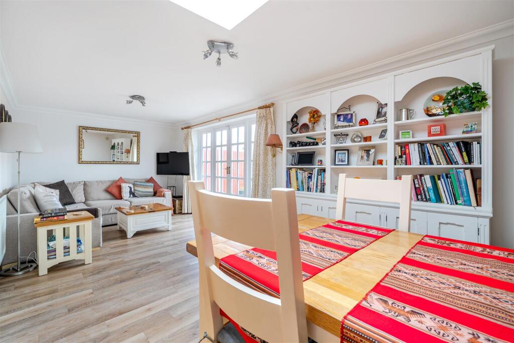 Living / Dining Area