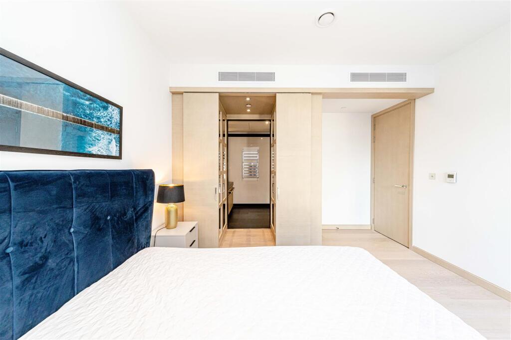Master Bedroom          .jpg