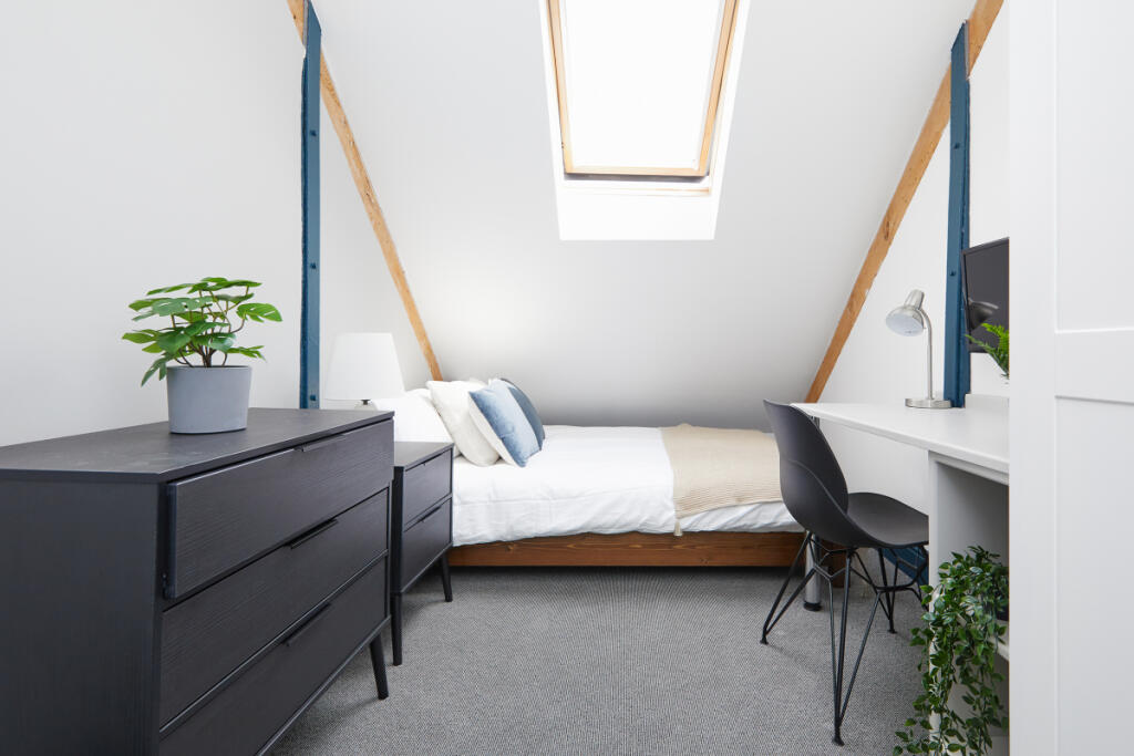 Shoe &amp; Boot Factory, Flat 20 Bedroom 5