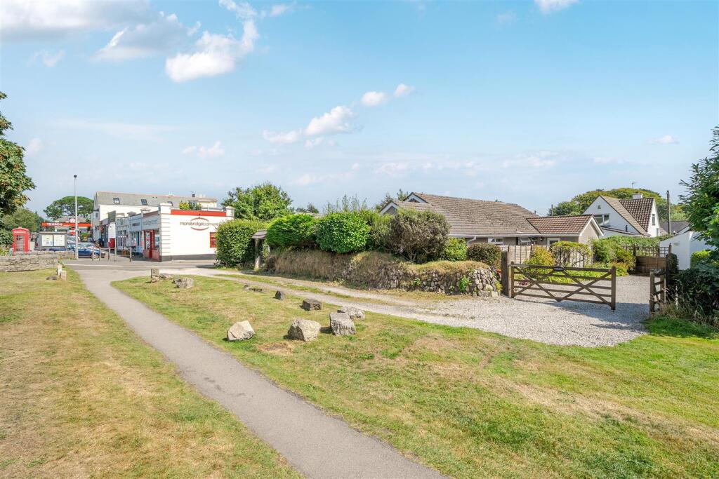 Entrance and Yelverton Parade