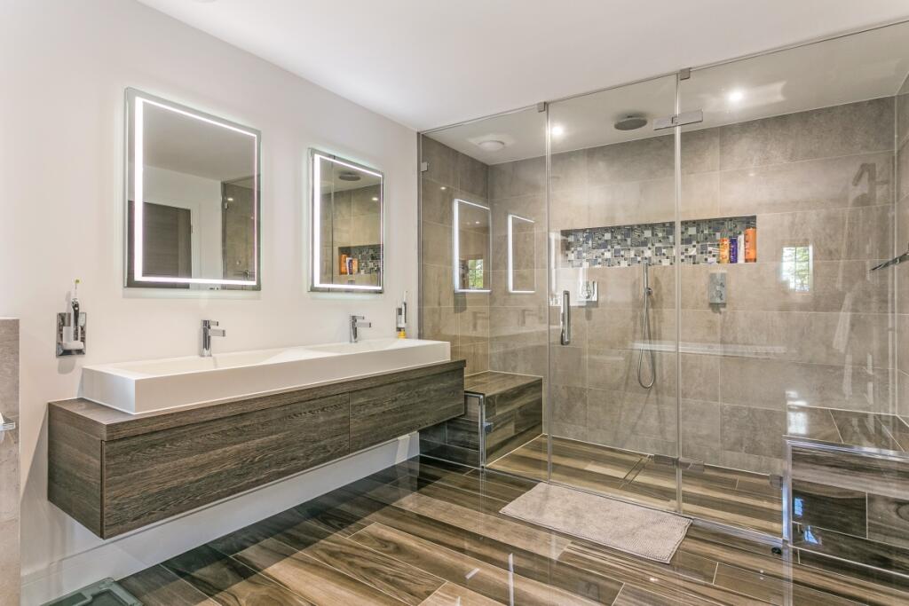 16 Woodhill Avenu...