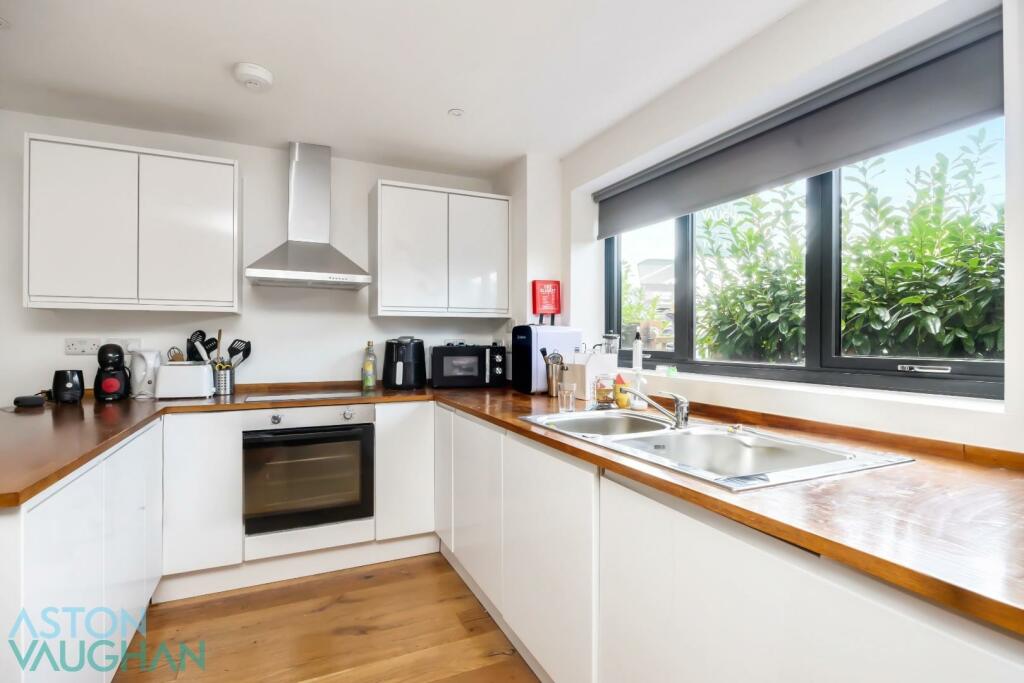 Woodbourne Ave, 118_007.jpg
