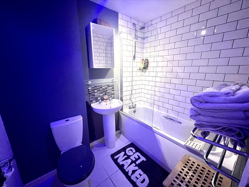 BATHROOM/W.C.