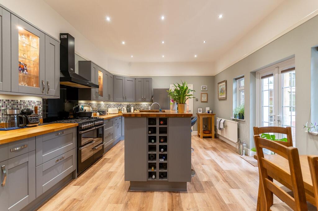 Kitchen/Breakfast Room