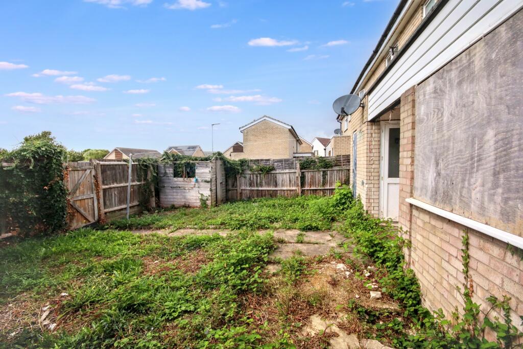 6 Thackery Close, Huntingdonshire, Cambridgeshire, PE29 1NA