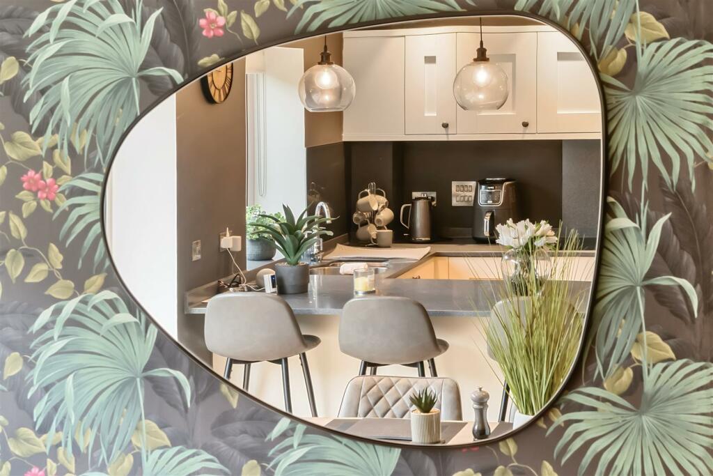 Ivy Glen Kitchen Reflection.jpg