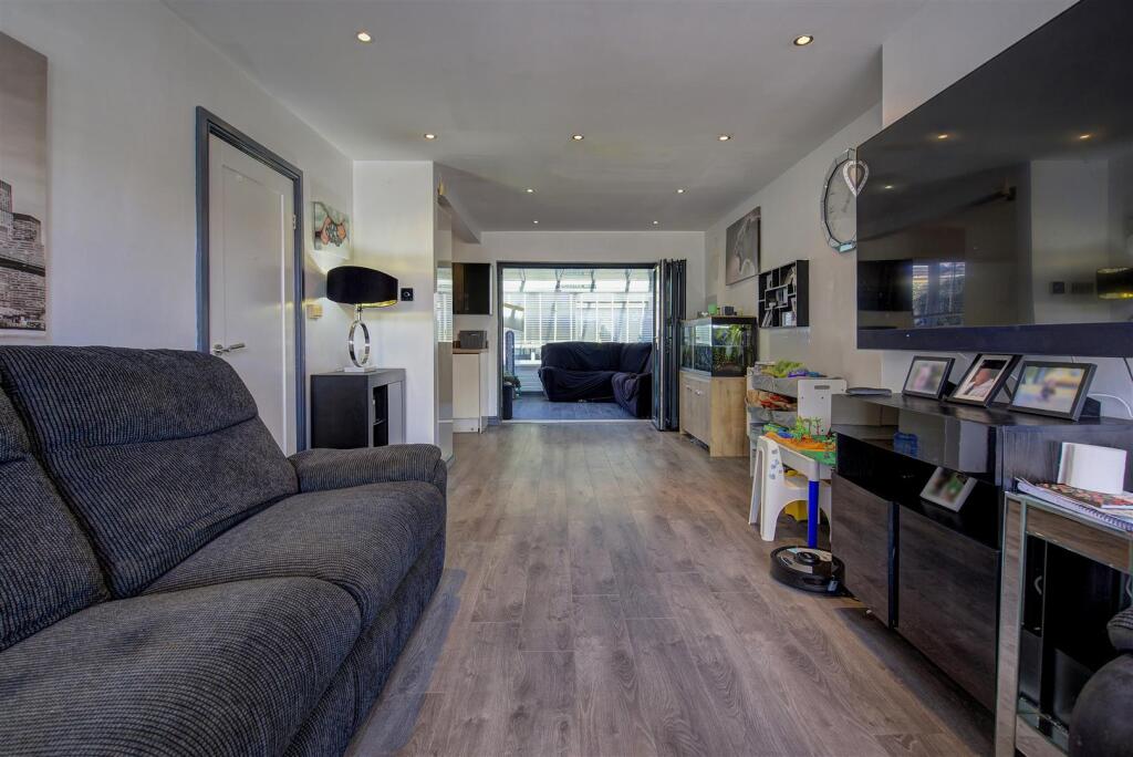 27 Shefford Crescent winstanley WN3 6LF-14.jpg