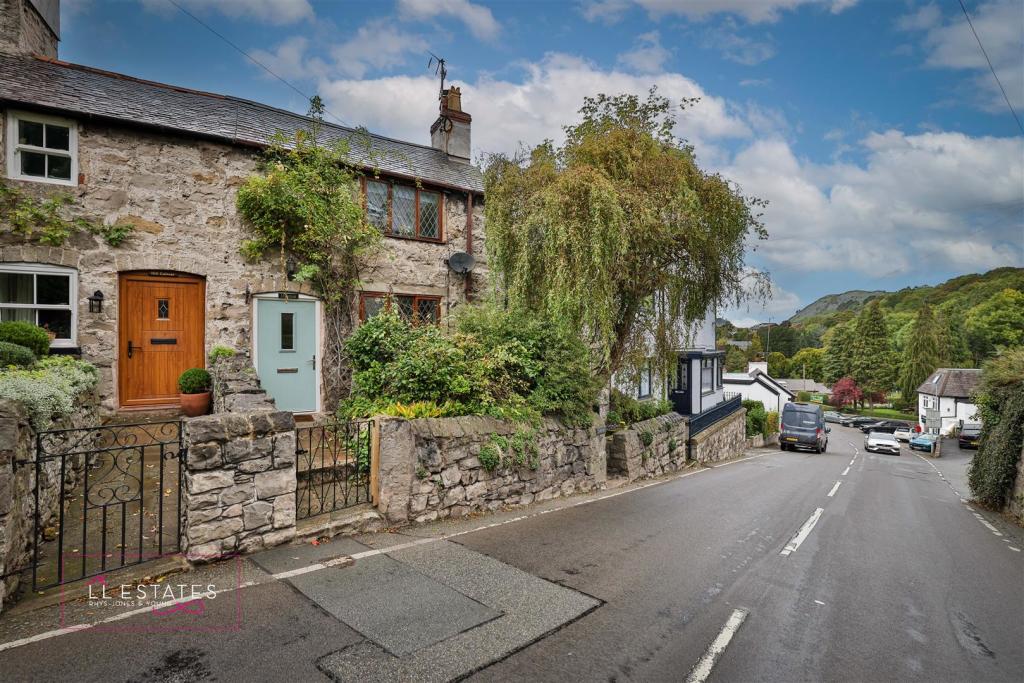 Hilston Cottage-33.jpg