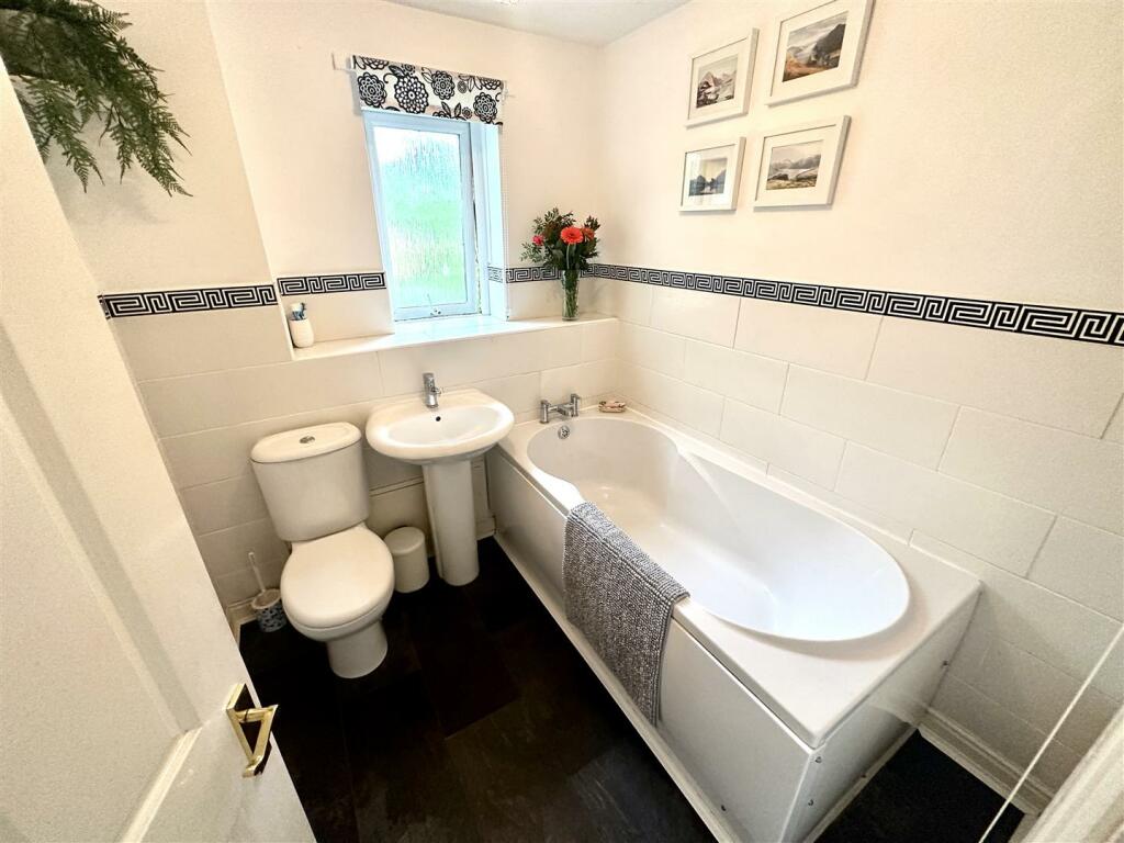 FAMILY BATHROOM