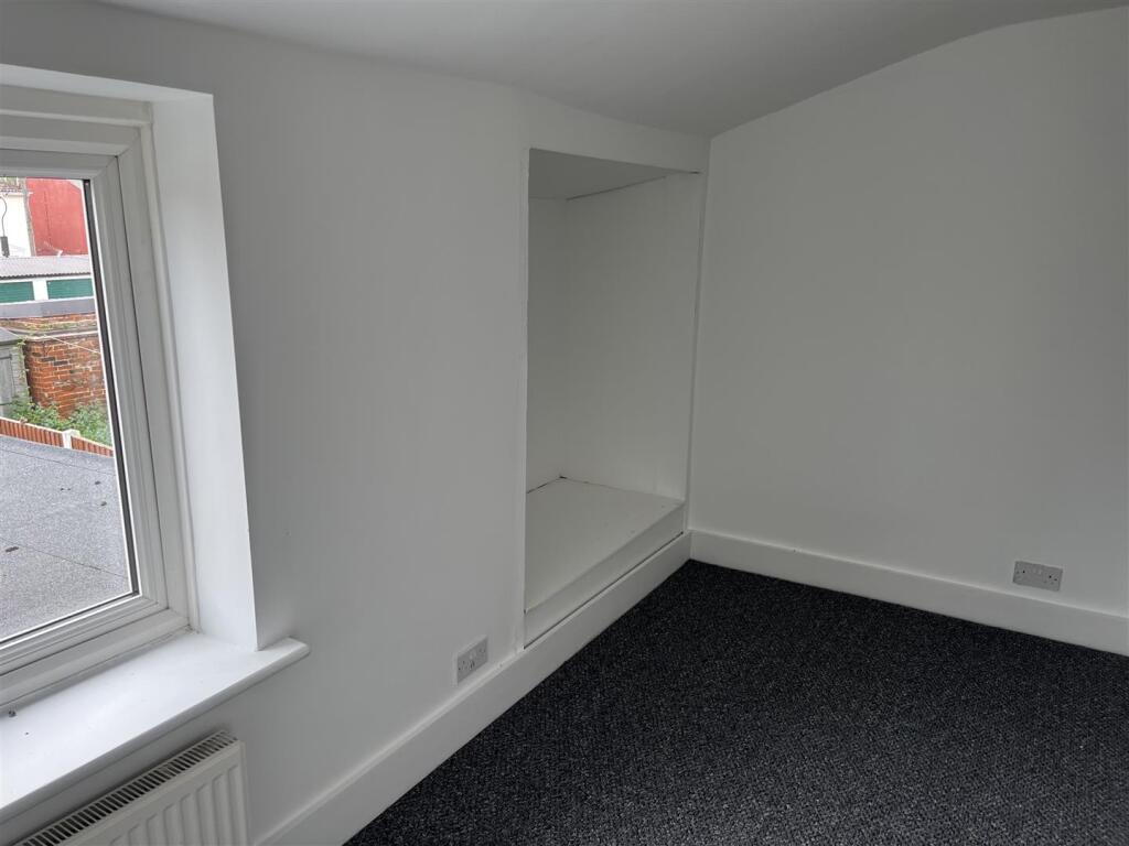 Bedroom 4b.JPG