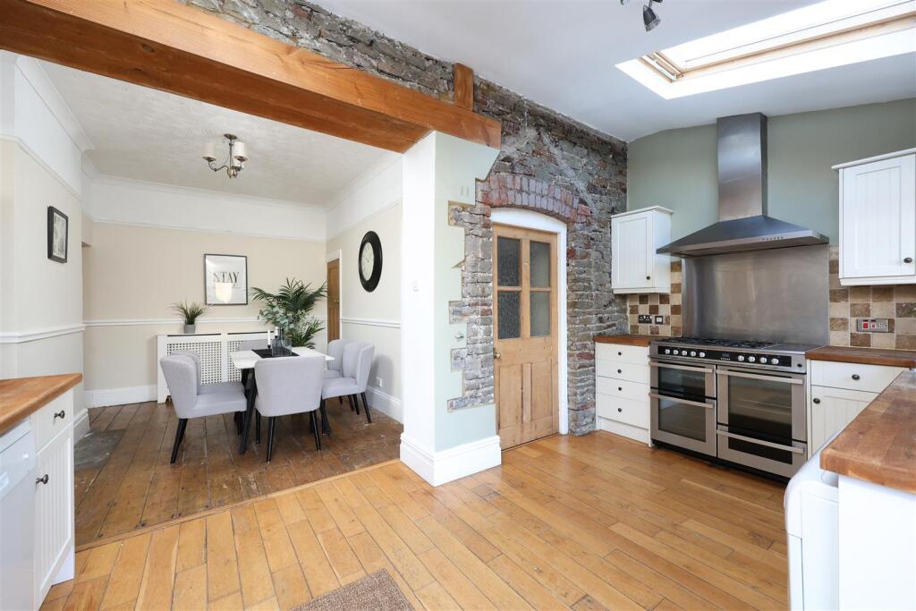 168 HIgh Street 40.JPG