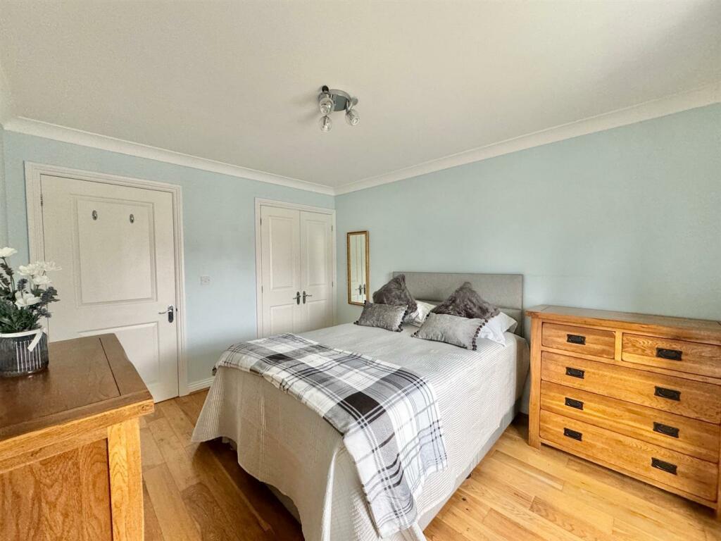 bed1.jpg