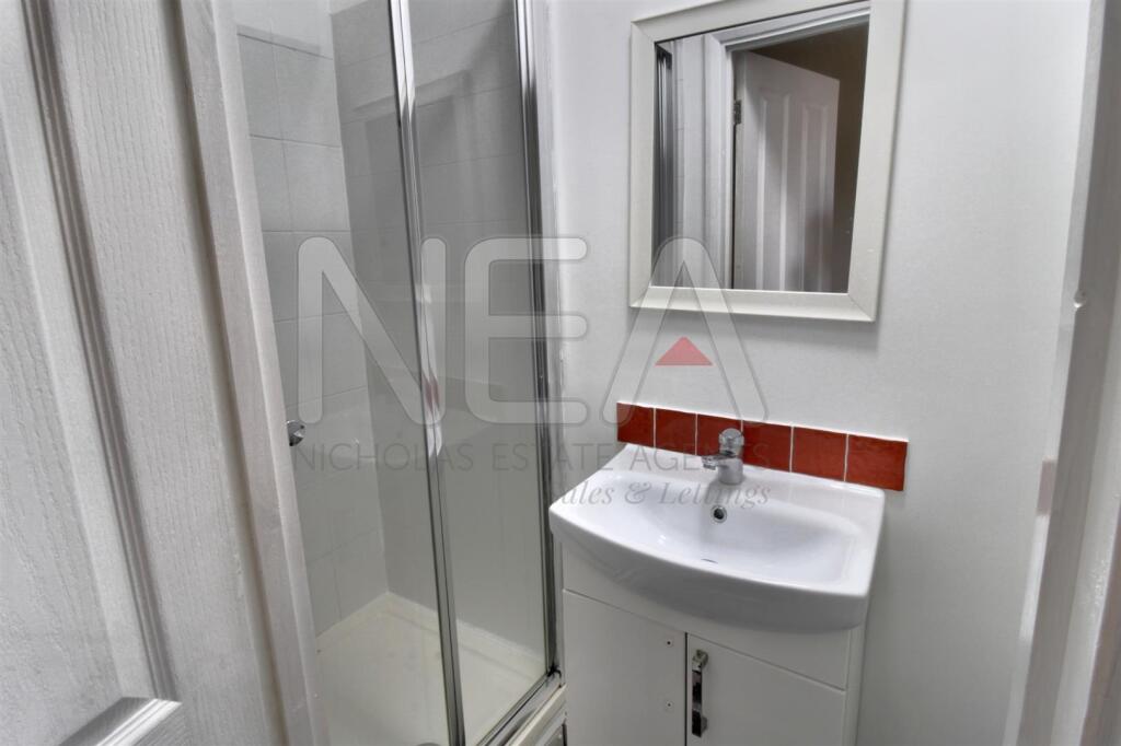 Room Four &amp; Ensuite