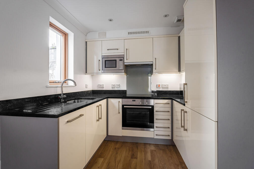 13 Kitchen.JPG