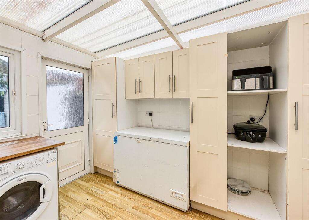 3 Chapel Close-Utility.jpg