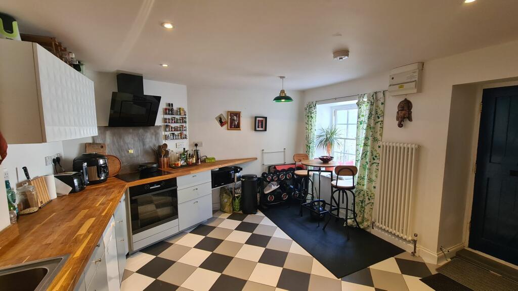 KITCHEN DINING ROOM