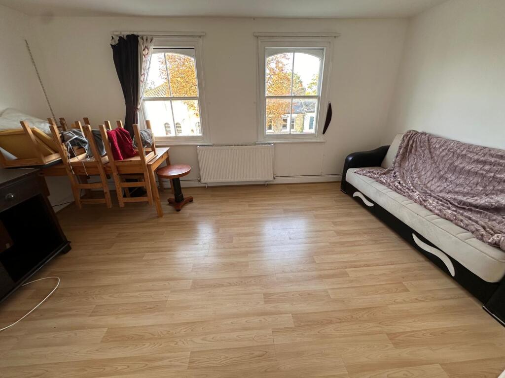 Bright 1 Bedroom Flat with Shared Garden Haringey