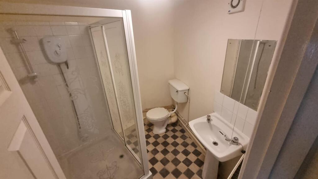 2CB Bathroom 1.jpeg