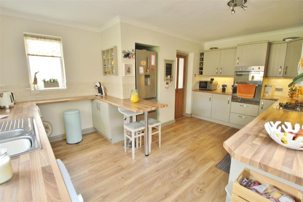 BREAKFAST KITCHEN