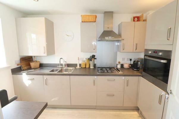 Kitchen 2.jpg