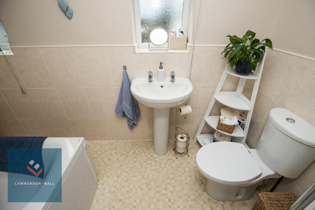 En-Suite Bathroom