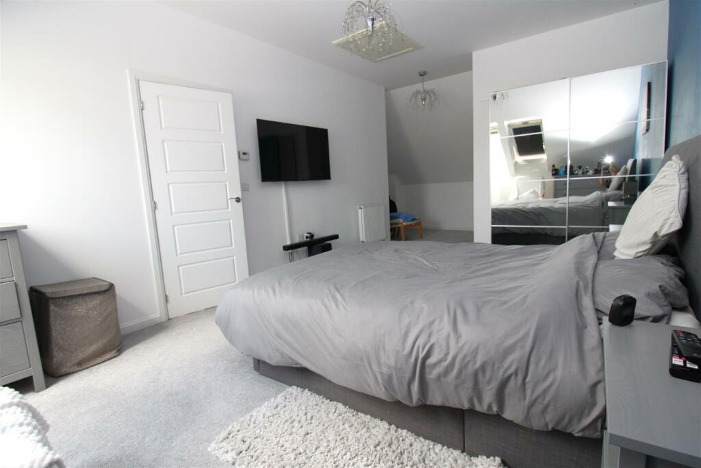 BEDROOM 1.JPG