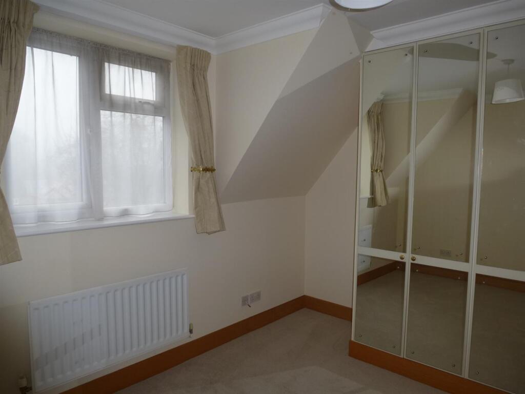 19 Chestnut Avenue bedroom 3 wardrobes.JPG