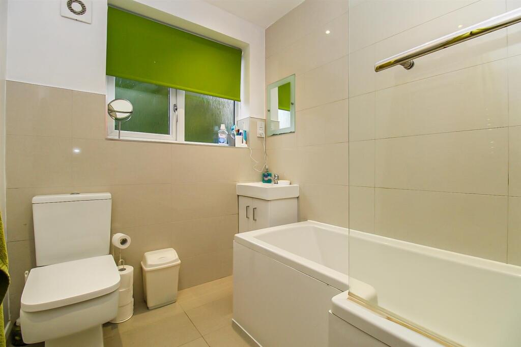 BATHROOM/W.C.