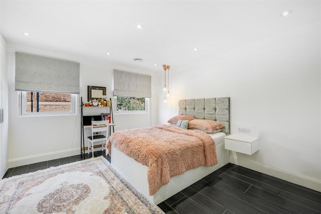 Savills_Prime Lets 18 Wellington Road (16).jpg