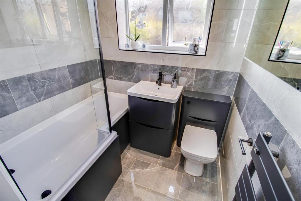 BATHROOM/W.C.