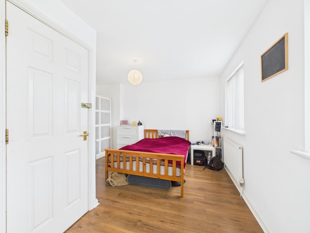 CAM04671G0-PR0024-STILL017