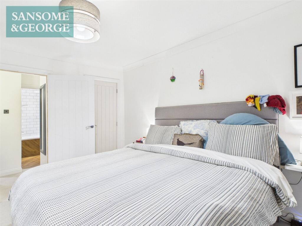 Larch Drive, Kingsclere, Newbury, Hampshire, RG20