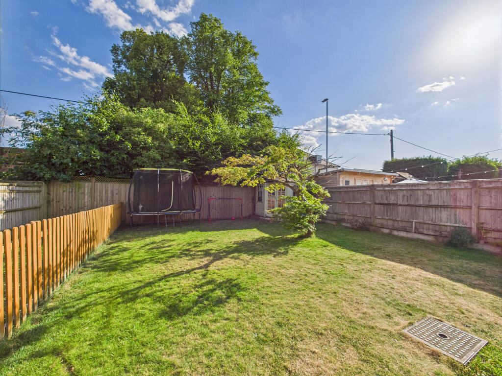 CAM01354G0-PR0558-STILL030