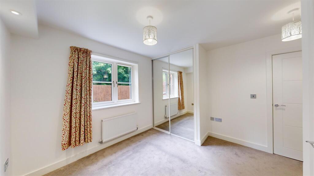 Drapers Rise 28 Bedroom One.jpg