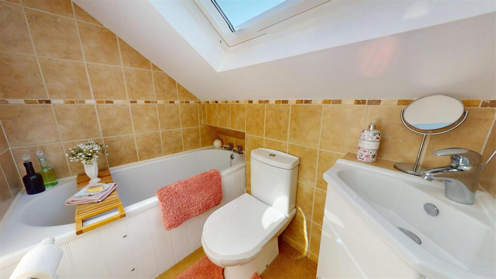 ENSUITE BATHROOM