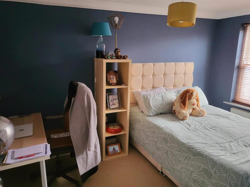 Bed 1.jpg