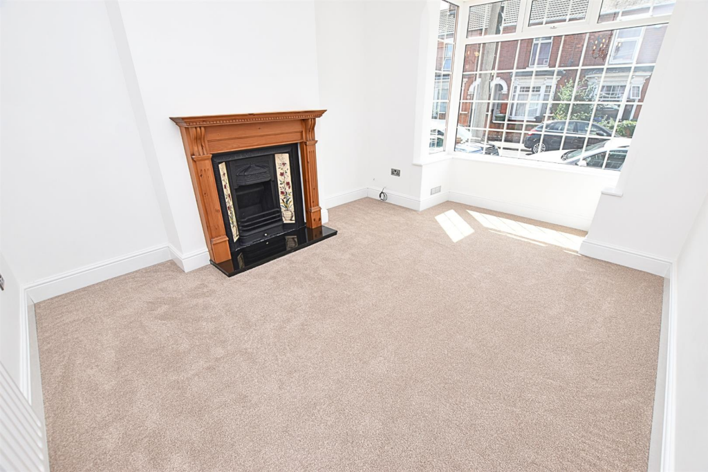 FIRST RECEPTION LOUNGE