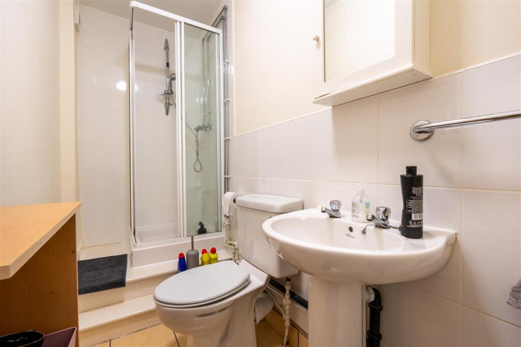 Bathroom 3_.jpg