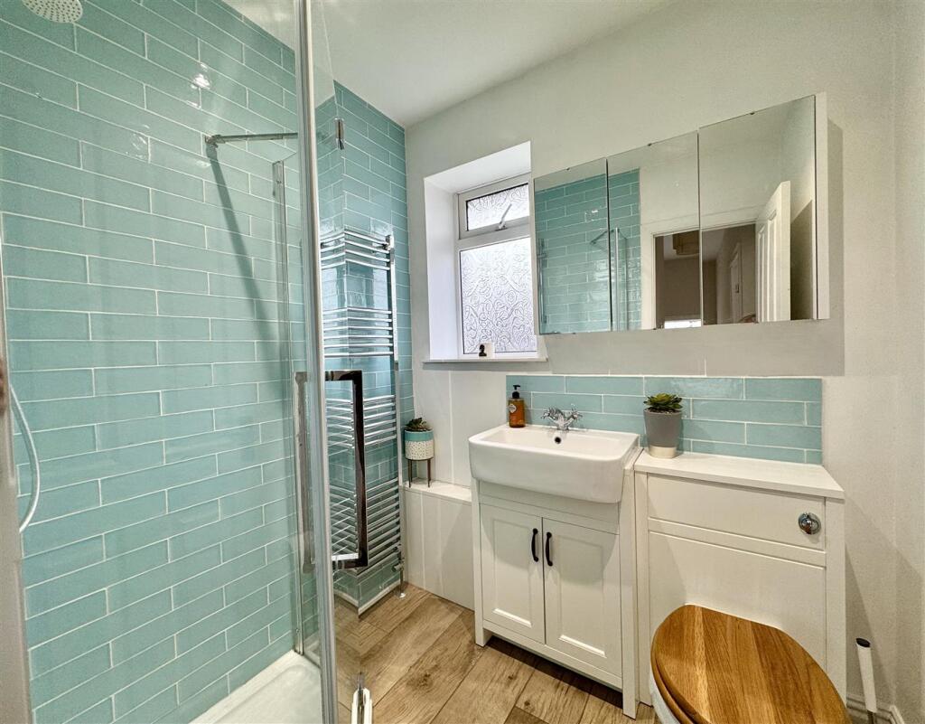 SHOWER ROOM