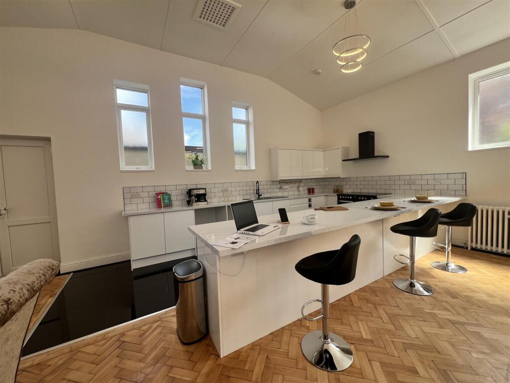 IMG_0649.JPGOpen plan kitchen