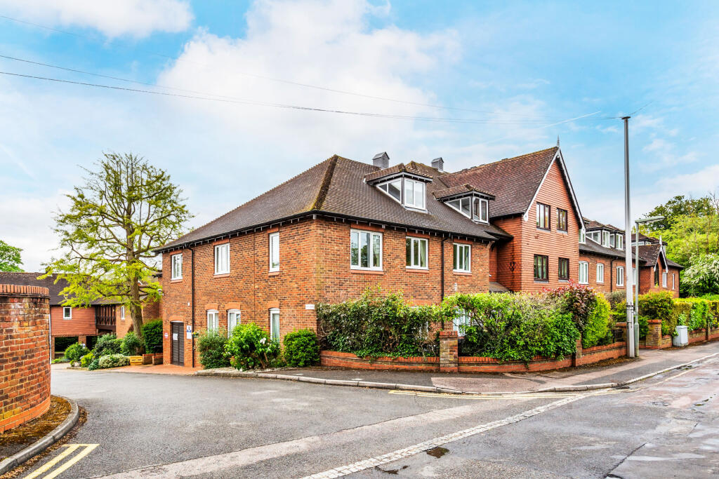Holly Court Building