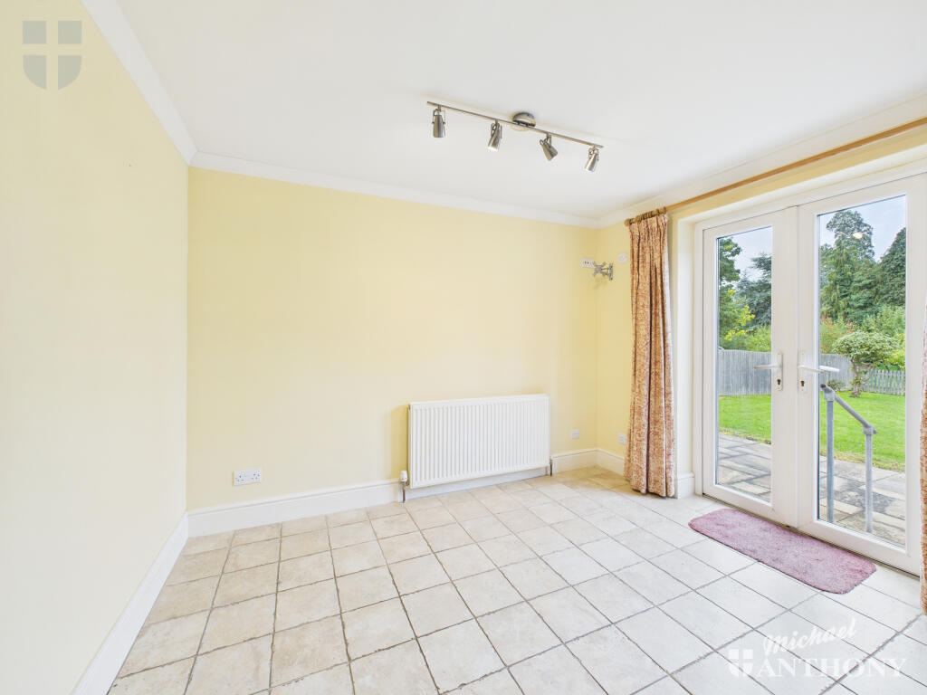 CAM03852G0-PR0454-STILL010