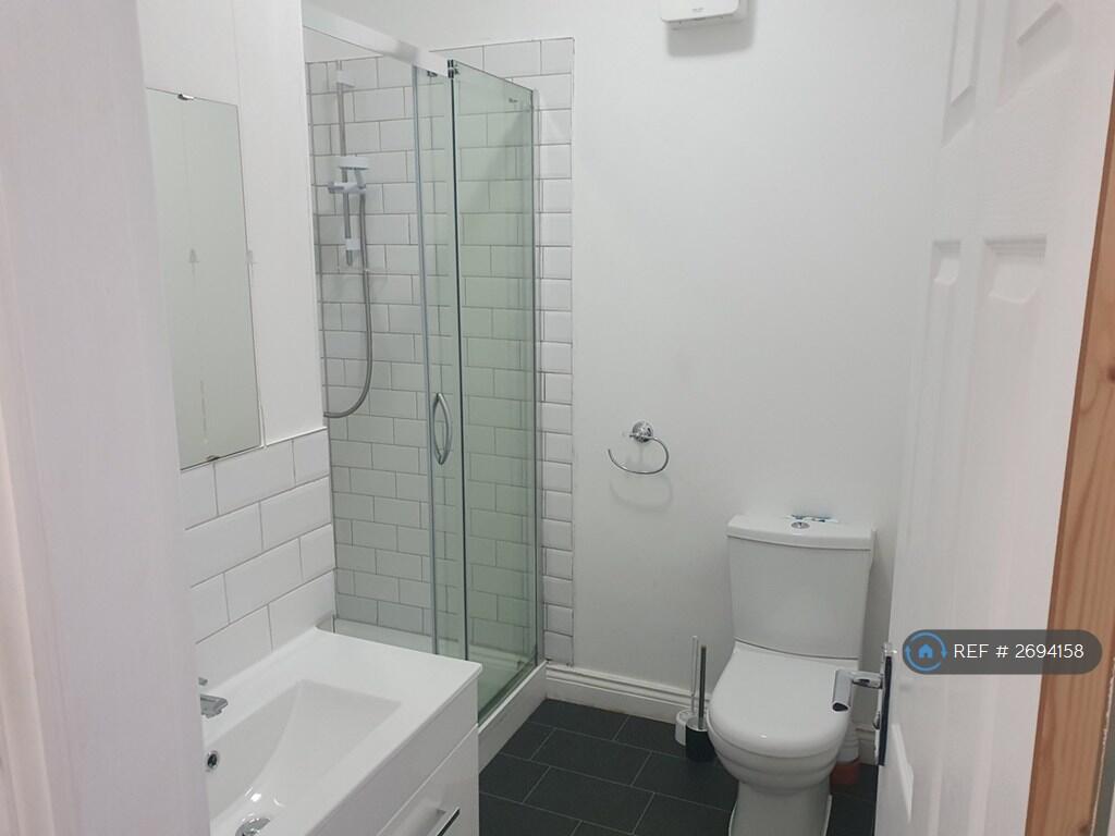 Bathroom - Huge Shower