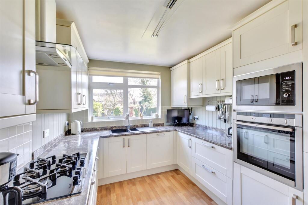 Kitchen_2.jpeg