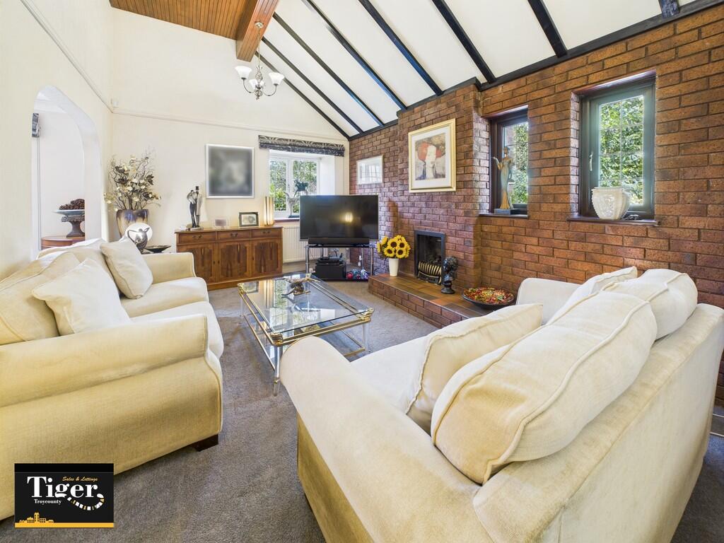 CAM02176G0-PR0671...