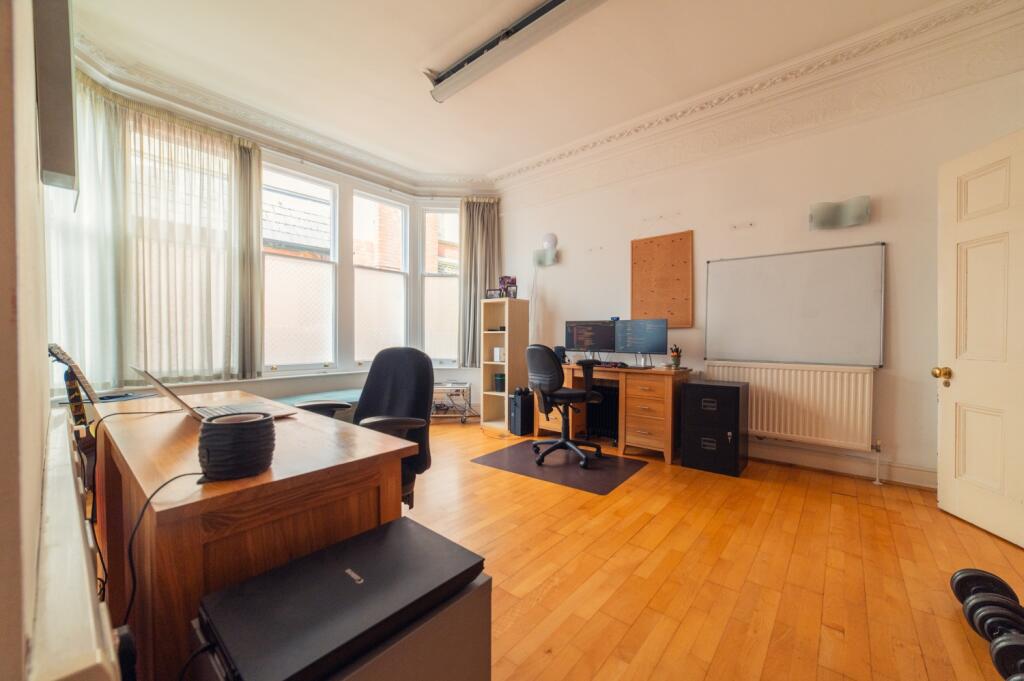 Award-winning Media team on EVERY Listing__23