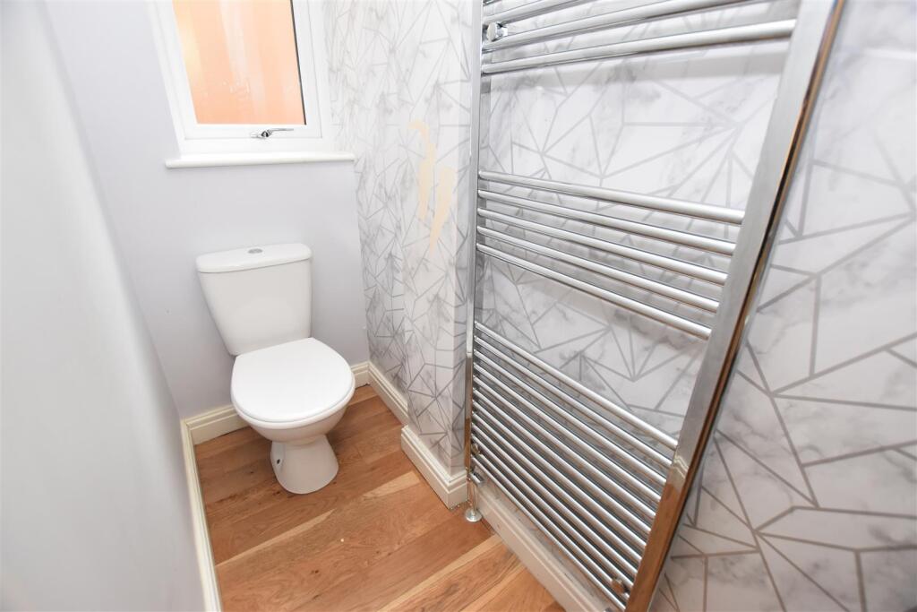 Cloakroom WC.JPG