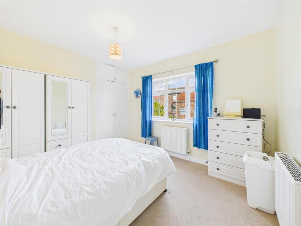 Bedroom: