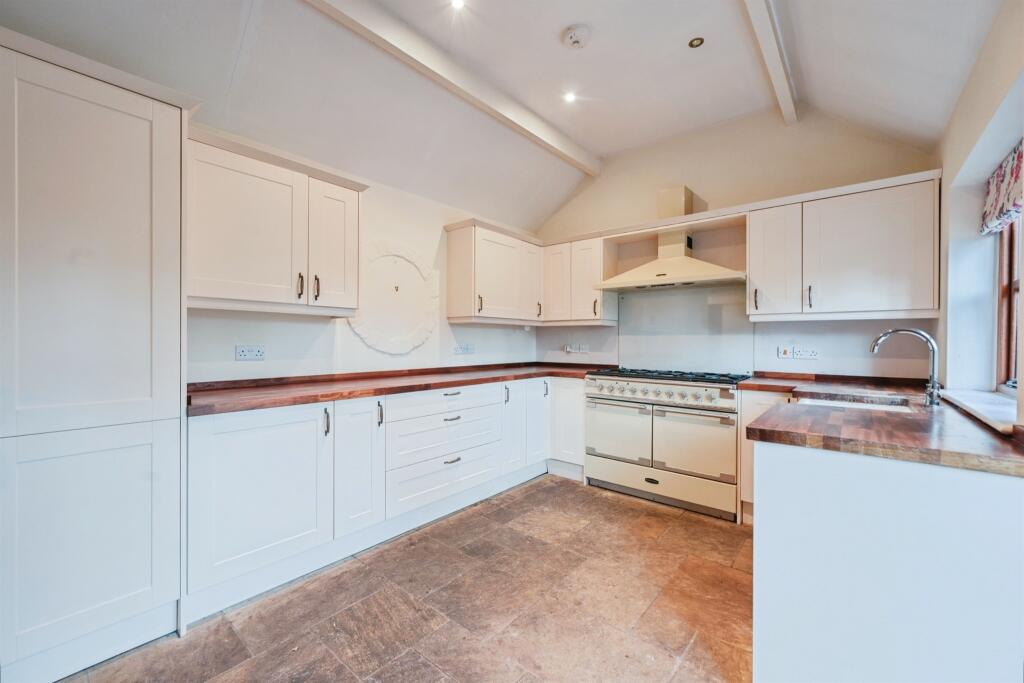 Kitchen: