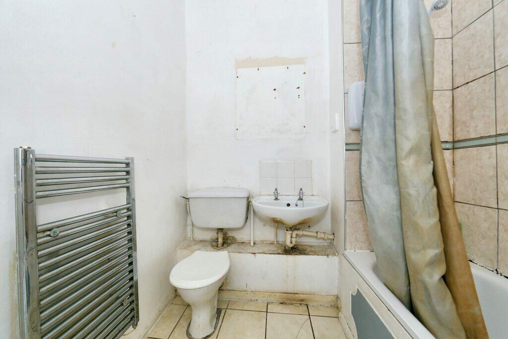 Deans Road, Wolverhampton - Toilet